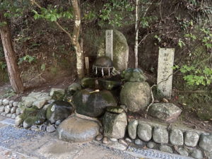 玉作湯神社「願い石」
