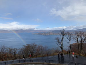 十和田湖と虹