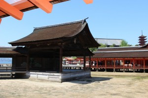 厳島神社の能舞台