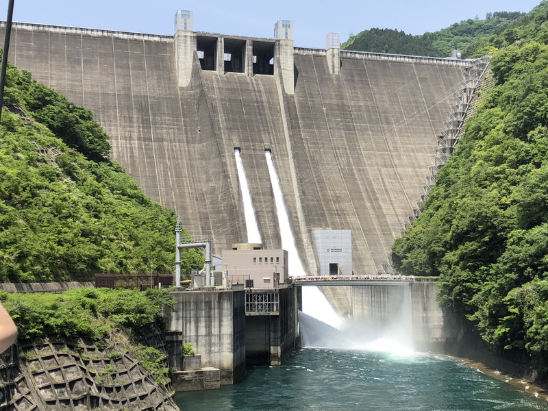 宮ヶ瀬湖の楽しみ方をズバリ 宮ヶ瀬ダムの観光放水から遊覧船など 国内観光500箇所