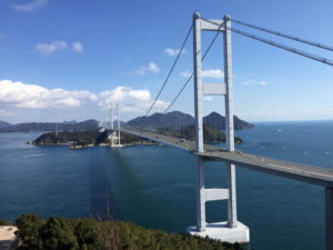 糸山展望台から来島海峡大橋を望む