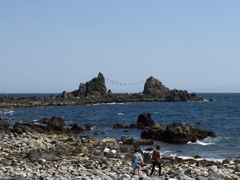 真鶴半島の三ツ石海岸で満喫する海の大自然と琴ヶ浜海岸の磯遊び情報 国内観光500箇所